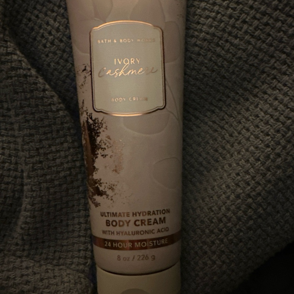 Bath & Body Works ivory cashmere Shea Butter Body Cream